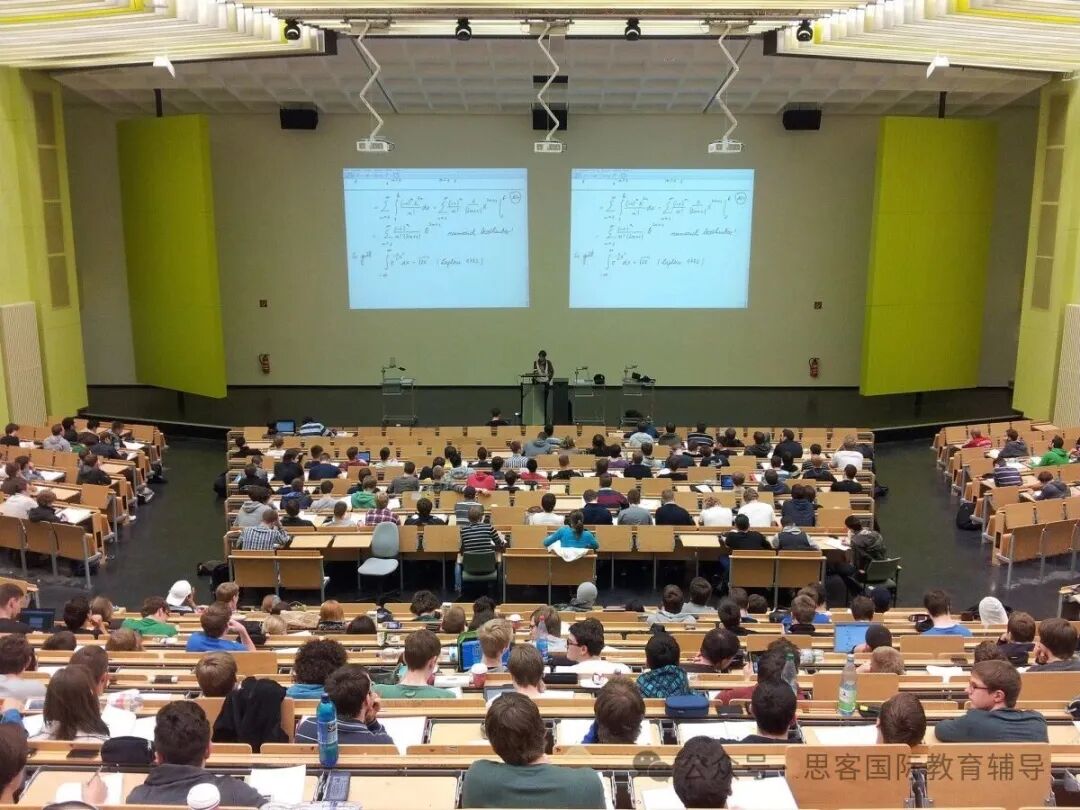 人, 礼堂, 会议, 坐, 学生, 教育, 课堂, 在室内, 研究, 大学, 学校, 学习, 讲师, 学习, 校园, 类, 演讲, 学院, 惯例, 研讨会, 学术会议